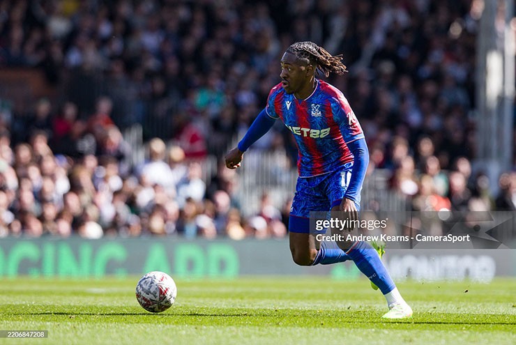 Eze bất ngờ mở tỷ số cho đội khách